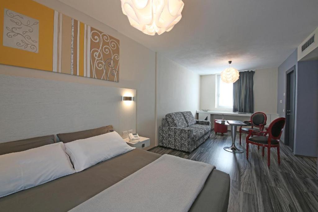 Happy Hotel Atelier Gardone Riviera Centro & Beach Eksteriør bilde